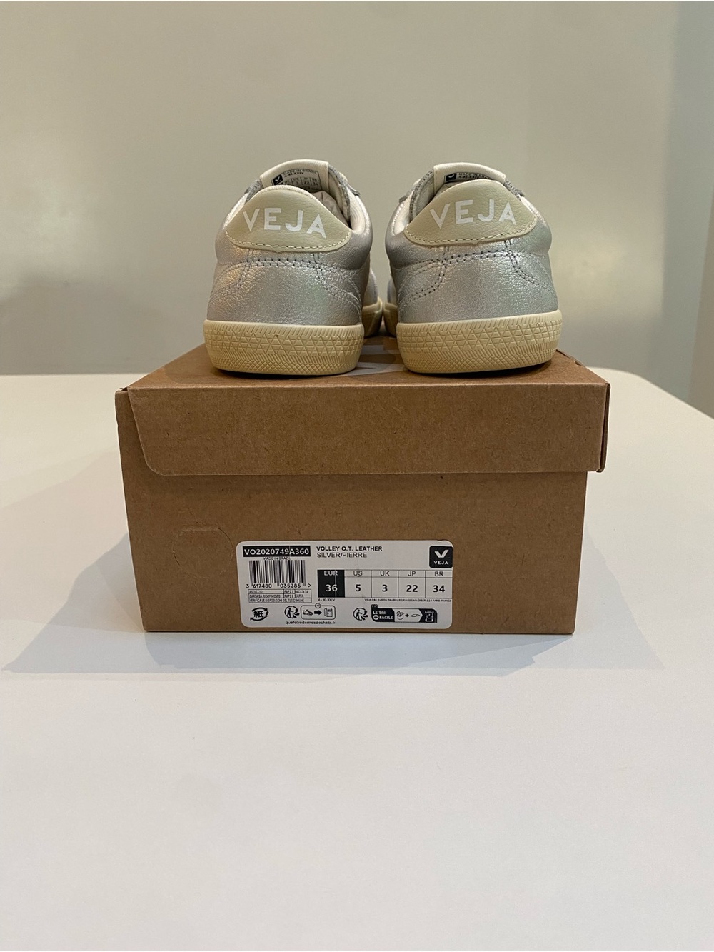 Veja Women’s Volley Leather Sneaker in Silver/Pierre sz 36EU/5US New in Box - Picture 6 of 7